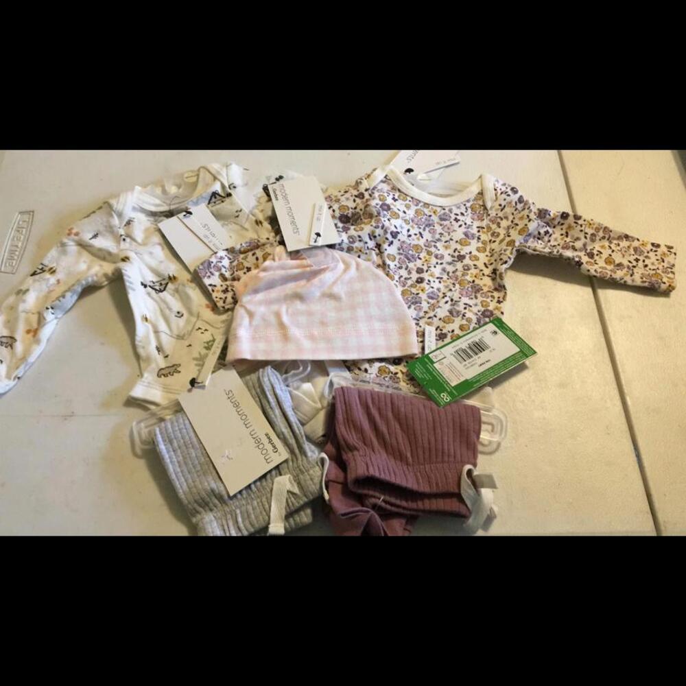 Gerber - Newborn Bundle - 5 Pieces - NWT